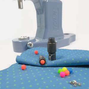 Pearl fastening dies for press machines